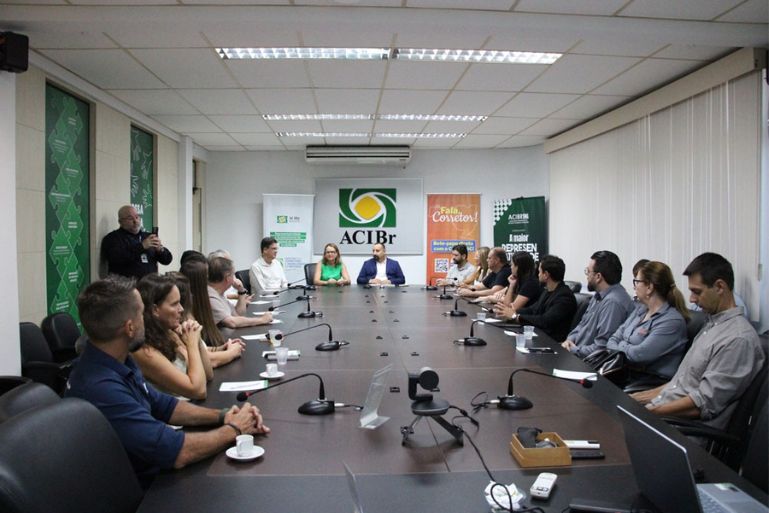 Núcleo da ACIBr recebe vice-presidente do CRECI/SC para diálogo com corretores