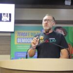 Paulinho Sestrem orienta conduta para travessia segura na faixa de pedestres