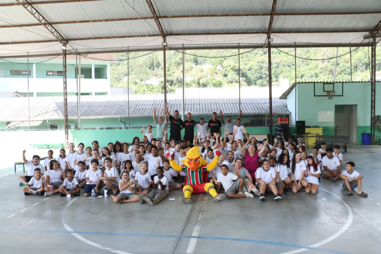 ‘Bruscão desde Pequeno’ visita a Escola Augusta Knorring