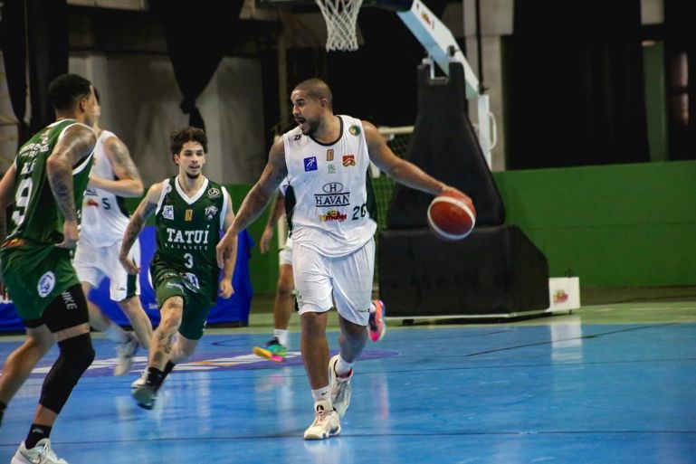 Basquete Brusque vence Tatuí na Arena em jogo equilibrado pela Liga Ouro