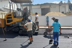 Trecho de via no Bairro Rio Branco passa por total recapeamento