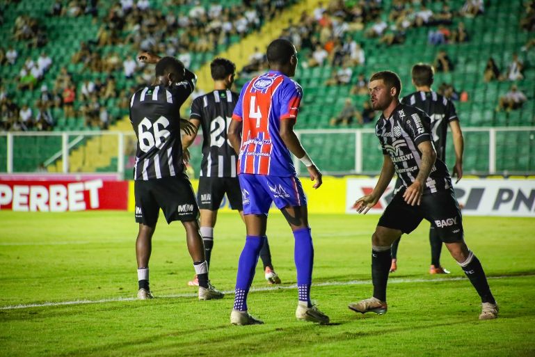Carlos Renaux goleia o Figueirense, mas acaba rebaixado no Catarinense
