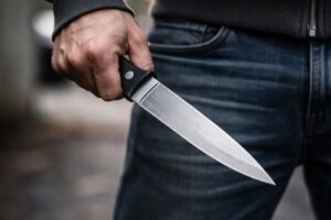 Mulher é esfaqueada pelo ex-companheiro em Brusque e suspeito é preso