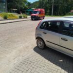 Menina de 8 anos cai de carro em movimento durante curva em Guabiruba