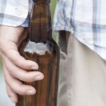 Após ingerir álcool, motorista bate em carro estacionado no Centro de Brusque