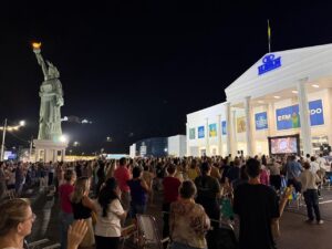 VÍDEO – Fiéis lotam estacionamento da Havan de Brusque para o Rosário da Madrugada com Frei Gilson