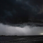 Frente fria provoca virada no tempo em SC com chuva forte, temporais e queda nas temperaturas