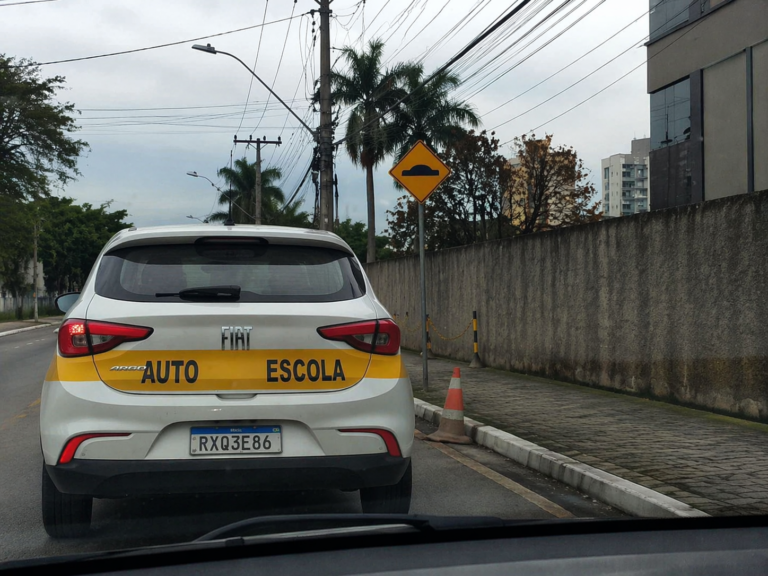 Projeto na Alesc prevê mais fiscalização e regras para aulas de direção