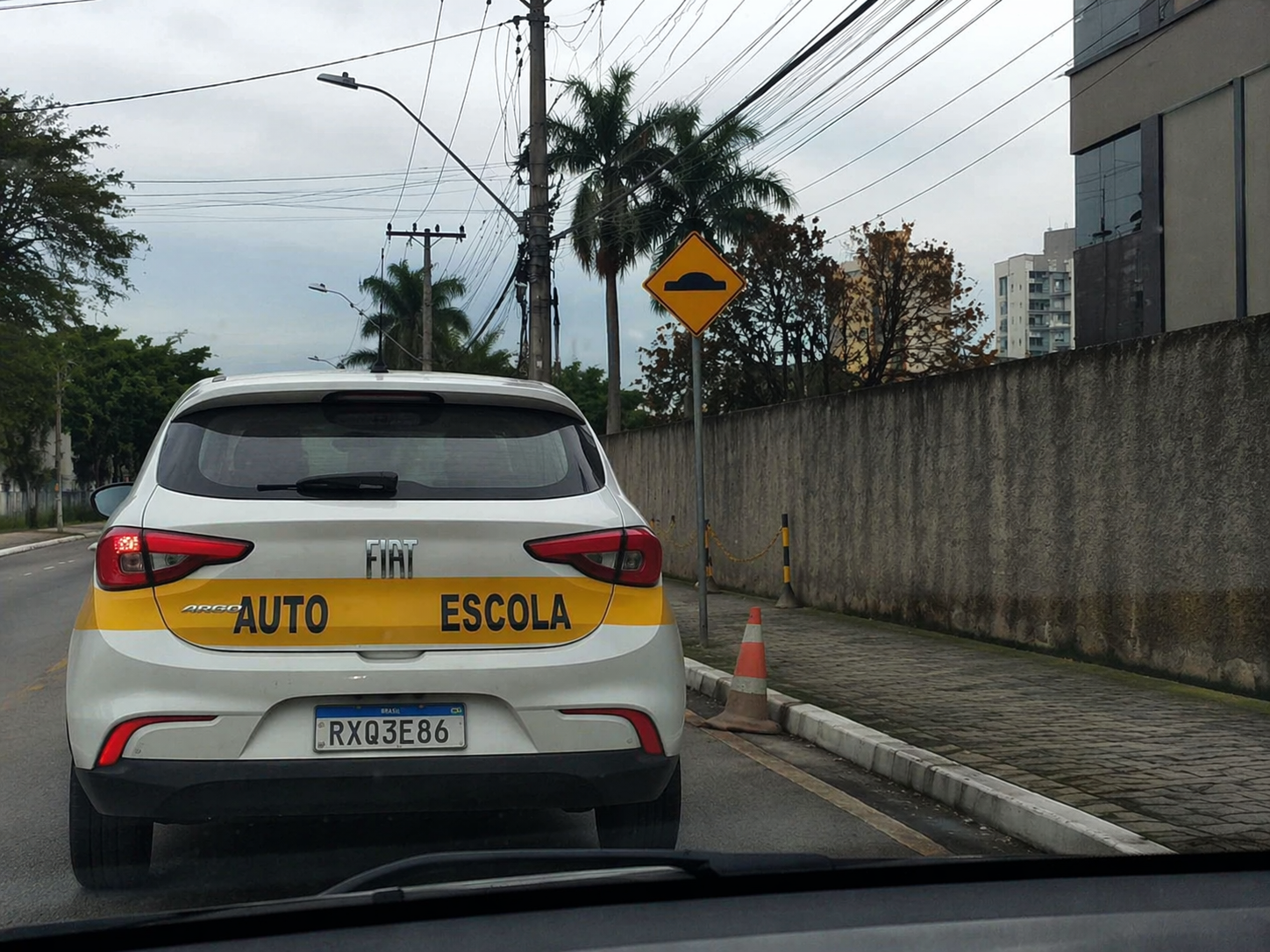 Projeto na Alesc prevê mais fiscalização e regras para aulas de direção