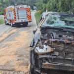 Motorista é encaminhado ao hospital após capotamento em Brusque