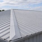 Homem fica ferido ao cair de telhado em Brusque