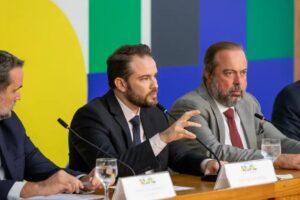 Governo eleva imposto do cigarro para bancar querosene e biodiesel