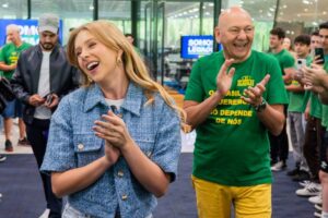 Luciano Hang recebe Cela Lopes em visita à Havan de Brusque (SC)