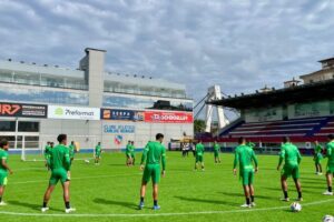 Bruscão treina de olho no Maringá (PR)