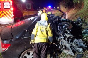 Grave acidente entre carro e caminhão termina com morte na BR-280
