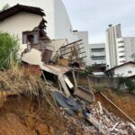 Imóvel monitorado pela Defesa Civil desaba durante a madrugada em Blumenau