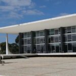 Defesa pede autorização do STF para que Bolsonaro possa operar ombro