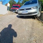 Saída de pista mobiliza bombeiros na rodovia Ivo Silveira em Brusque