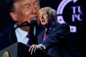 Trump diz que EUA vão divulgar documentos sobre OVNIs em breve