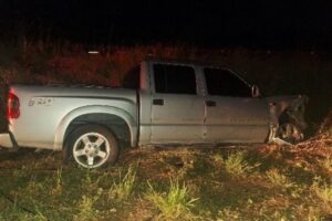 Motorista fica ferido após saída de pista na Rod. Antônio Heil