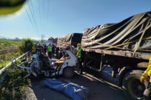 Colisão frontal deixa cinco mortos no Vale do Itajaí