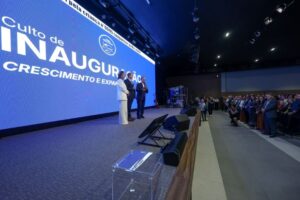 Governador participa da abertura de templo em Brusque