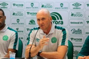 Chapecoense demite técnico após goleada na Arena Condá