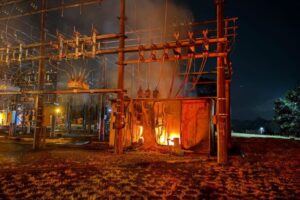 Incêndio em subestação mobiliza bombeiros em SC