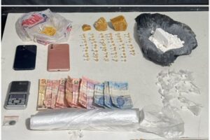 Polícia Militar detém cinco por tráfico de drogas em Itajaí