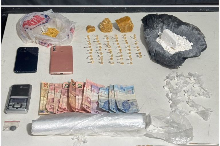 Polícia Militar detém cinco por tráfico de drogas em Itajaí