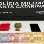 Suspeito tenta fugir, arremessa sacola com maconha e acaba detido