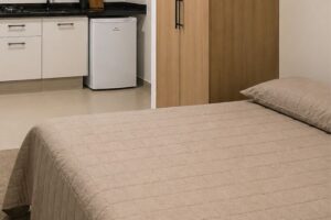 Antes comércio, agora moradia: Prefeitura explica transformação no Azambuja