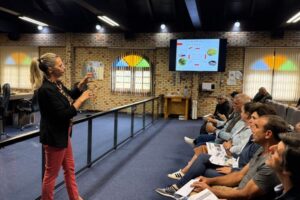 Treinamento orienta combate ao mosquito borrachudo no meio rural de Brusque