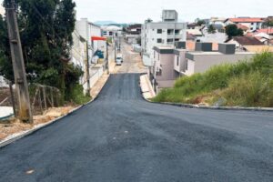 Pavimentação de ruas no Steffen avança com mais de 550 toneladas de asfalto