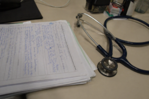 Médica é condenada por prescrever medicamentos controlados de forma ilegal