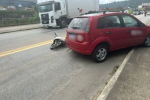 Colisão deixa motociclista ferido na Avenida Beira-Rio