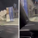 Carreta com algodão tomba na SC-486, em Brusque; VÍDEO