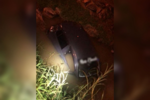 Ex agride mulher, foge e carro cai em ribeirão no Steffen