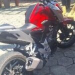 Saída de pista com motocicleta mobiliza socorro em Brusque