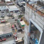 Bombeiros resgatam operários a 35 metros de altura em Blumenau