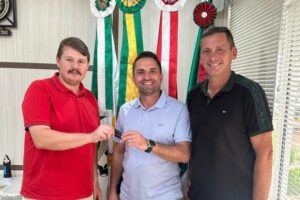 Câmara de Botuverá realiza oficializa doação de veículo à Prefeitura