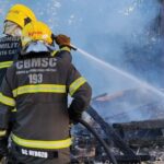 Incêndio atinge residência de madeira em Gaspar