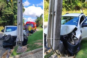 Carro colide contra poste e homem é atendido pelos bombeiros em Gaspar