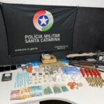 PM apreende armas, drogas e detém seis durante operação em Itajaí
