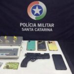 Homem é preso por tráfico de drogas e posse de arma em Brusque
