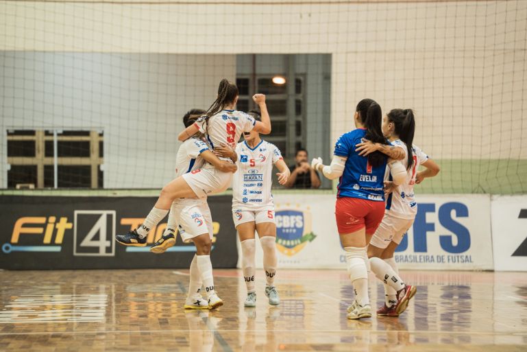 Barateiro Havan entra em quadra nesta sexta-feira (24) pela Liga Feminina de Futsal