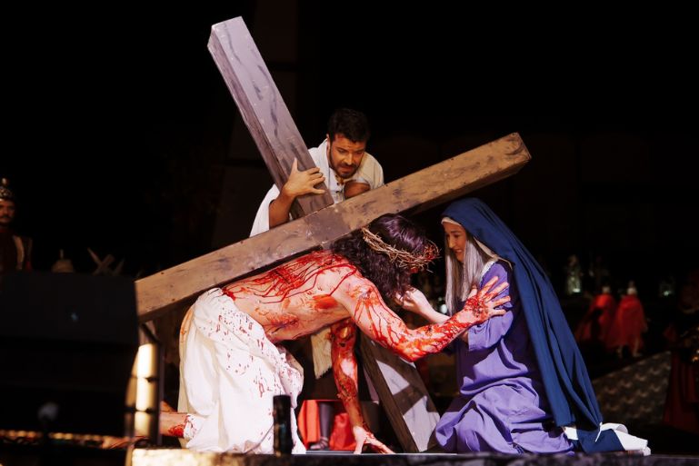 Espetáculo da Paixão de Cristo reúne milhares em Guabiruba