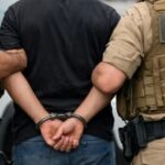 Suspeito de importunação sexual contra adolescente de 14 anos é levado a delegacia em Timbó