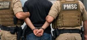 Suspeito de importunação sexual contra adolescente de 14 anos é levado a delegacia em Timbó