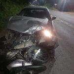 Colisão frontal deixa motociclista gravemente ferido na rodovia Ivo Silveira, em Brusque